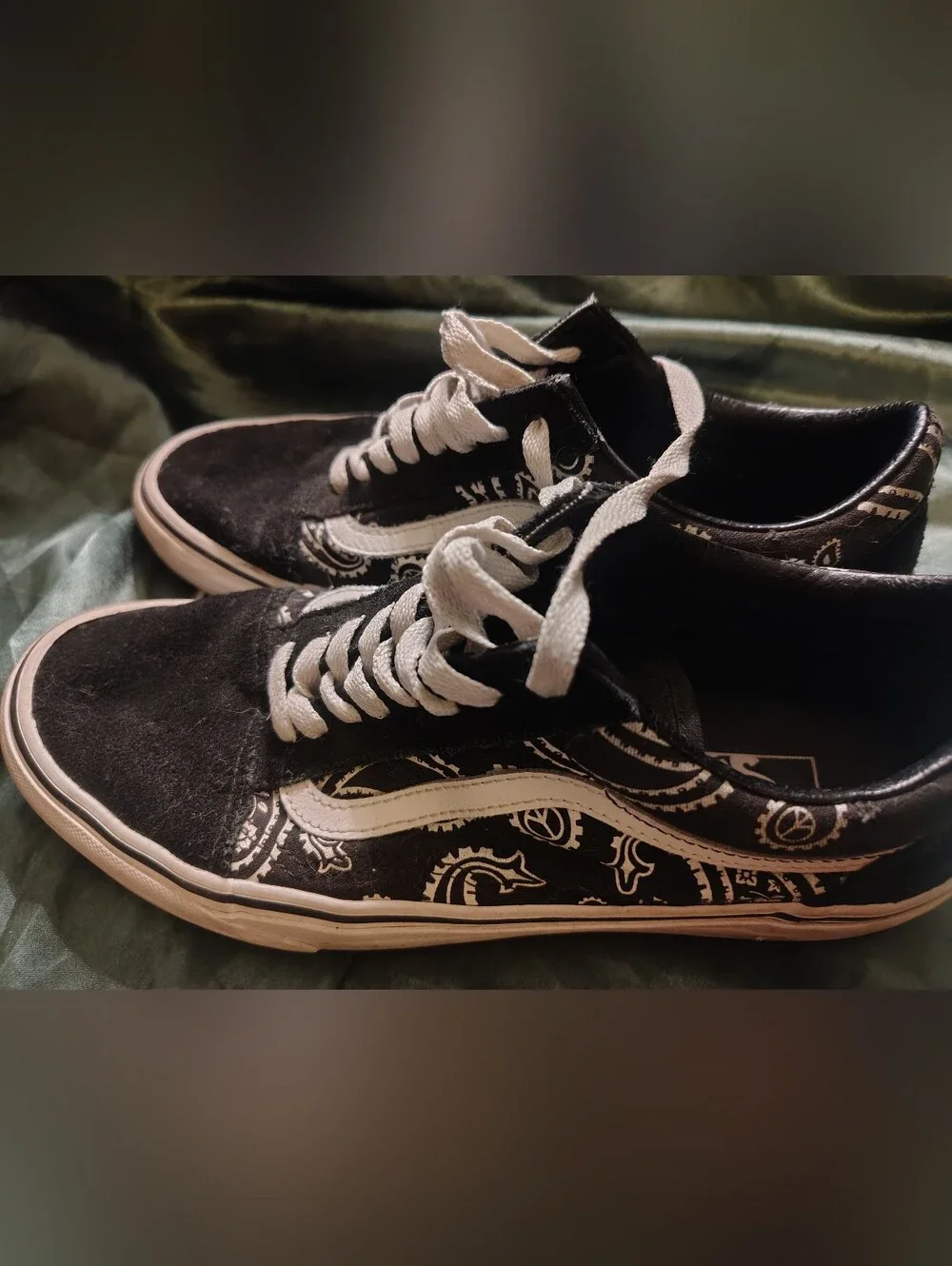 Vans Old Skool Peace Paisley Bandana Black White Low Top Skate Sneakers 8.0/9.5